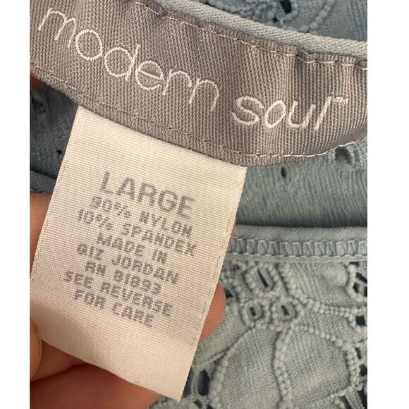 Modern Soul blue eyelet buttoned long sleeves blouse size Large - Picture 3 of 9